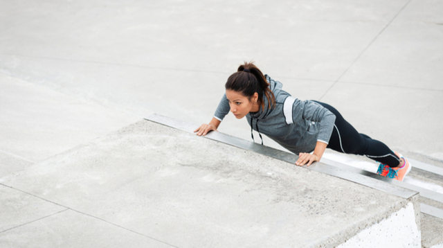 負荷を自由に調整できる、階段を使った筋トレのコツ