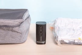 缶コーヒーサイズでも吸引力はあなどるなかれ。モバイル圧縮ツール「パクム」