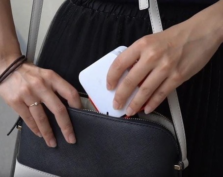 アウトドアでも活躍!ポケットサイズの超小型プロジェクター「with-f」