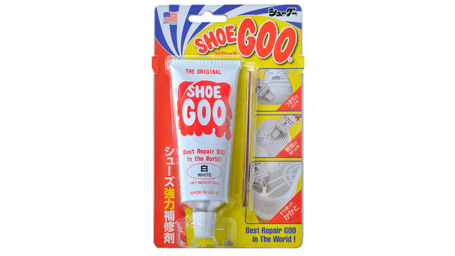 つま先のはがれ、かかとの減り、靴底の滑り対策を1本で。靴の塗るだけ補修材