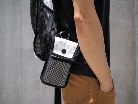 日常使いからアウトドアに旅先まで。どんな時でも気軽に使えるミニマルバッグ