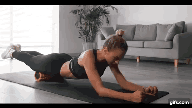 振動でマッサージできる新型のフォームローラー｢STEADY｣が登場