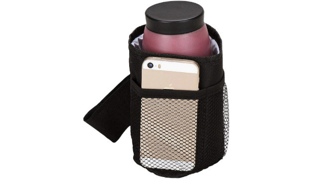 ベビーカーに付けて、哺乳瓶が温かいまま持ち運べるボトルホルダー。スマホも収納できて便利！