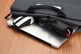 ガジェット用ポーチとUSBハブ、マウスパッドが一体化!? 多機能オーガナイザー「Scr Organizer」