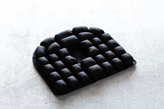 冬の冷たいイス対策にも。3Dエアクッション｢balloon air｣が登場