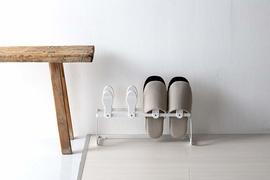 スリッパを収納しておくだけで、吸湿とニオイ対策ができる珪藻土入りのラック