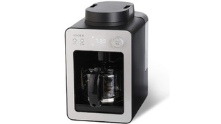 ミル内蔵でコンパクトなコーヒーメーカー。タイマーで挽き立てコーヒーが目覚ましに