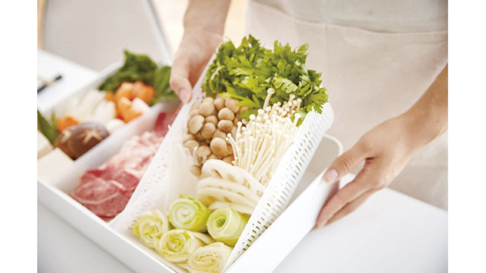 肉や野菜を分けておけて、楽々運べる水切りトレー。これは鍋料理に欠かせない!