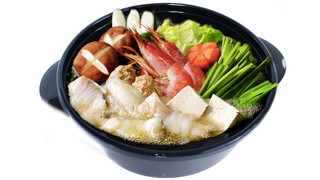 電子レンジで1人用の鍋料理が効率的に作れる。そのまま食卓に出せて洗い物も楽!