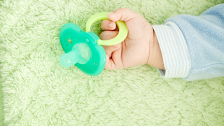 赤ちゃんにおしゃぶりを卒業させる方法