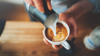 エスプレッソ、カフェラテをより美味しくする砂糖の入れ方