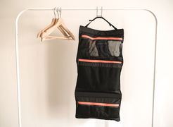 用途に合わせて変幻自在。バッグやポーチ、クローゼットにもなるトラベルオーガナイザー「On the Go バッグ2.0」