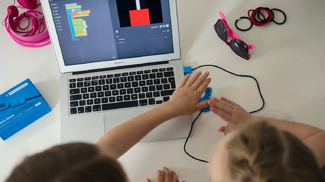 モーションセンサーで子どもとプログラミングが学べるキット【今日のライフハックツール】