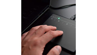 デスクトップPCにマルチジェスチャー機能を! 作業効率をアップする「なめらかUSBタッチパッド」