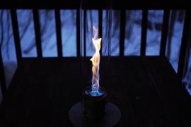 アウトドアや自宅の庭、ベランダでデイリーユースにもGOOD！点火や消化も安心設計なドイツ生まれのランタン｢SPIN｣