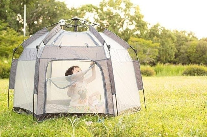 サッと持ち上げ、2秒で完成! アウトドアや子ども部屋に使いやすそうな「マジックテント」が登場