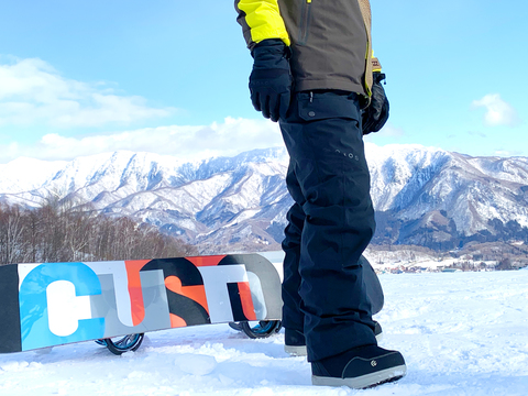 NASAも認めた圧倒的な保温性。最強素材「ソーラーコア」を使ったパンツがウインタースポーツに最適なワケ