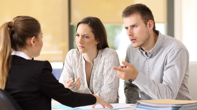 カスタマーハラスメントに遭う前に。弁護士に聞いた｢最低限の準備｣