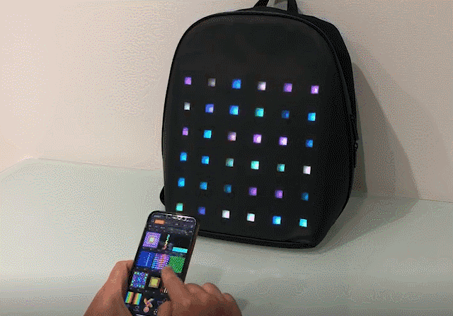 遊び心を背中にしょって。自分でデザインして光らせられるネオンリュック「PIXOO」
