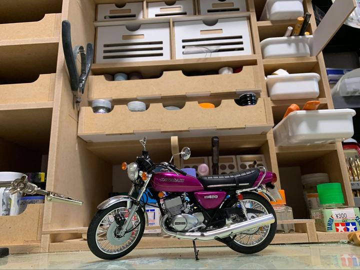 プラモデル作りで大切なのは「集中力が切れない」こと。話題の専用ワークステーションArtty Stationをプロモデラーが使ってみた