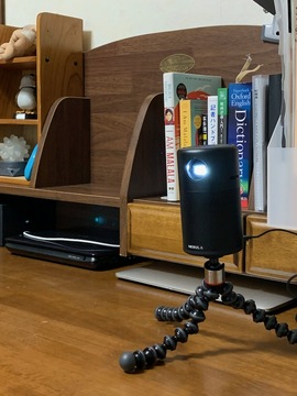 Ankerのコンパクトなプロジェクターを使ってみました【今日のライフハックツール】