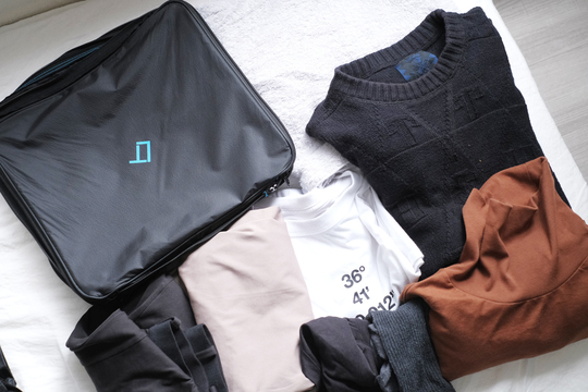 採用したのはなんと「パラシュート」素材。普段づかいから旅行までマルチに活躍してくれるオーガナイザー「QUBIX2」