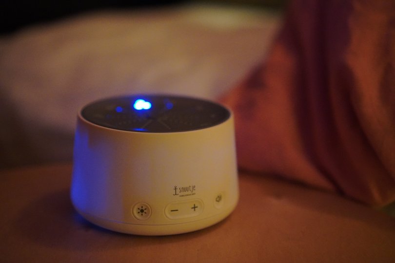 光と音でベッドルームを演出。睡眠環境をサポートする「snuutje(スヌーチェ)」を試してみた