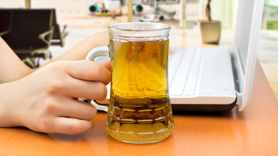 友人と集まれないなら、ビデオチャットで「オン飲み」を楽しもう