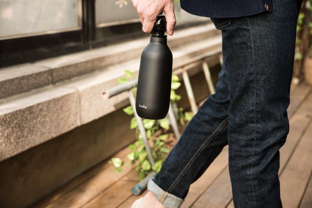 おしゃれで持ち運びやすい水筒 Hashy Bottle はワンランク上のメンズにおすすめ ライフハッカー 日本版