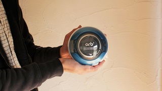 デザイン性抜群のハンディクリーナーがデスク周りを清潔に保ってくれる