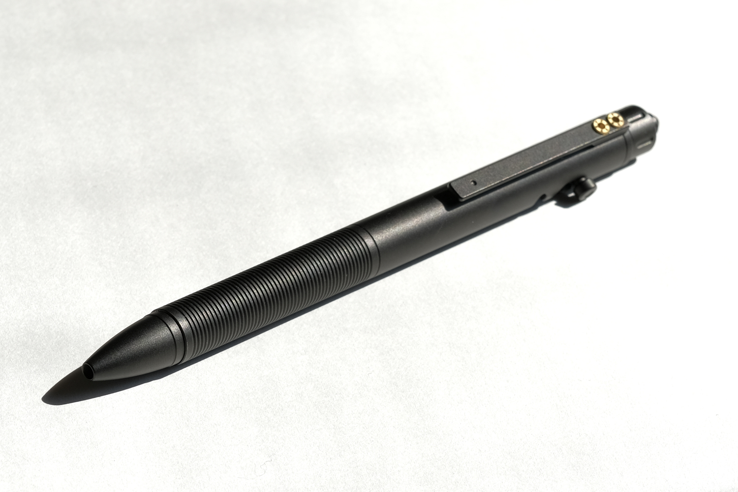 プレミアム感溢れる佇まいで物欲が刺激されるチタン製アクションペンを使ってみた ライフハッカー 日本版