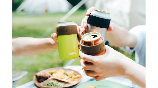 缶ビールの冷たさを長時間キープ。結露も防いで持ちやすいサーモスの真空断熱ホルダー