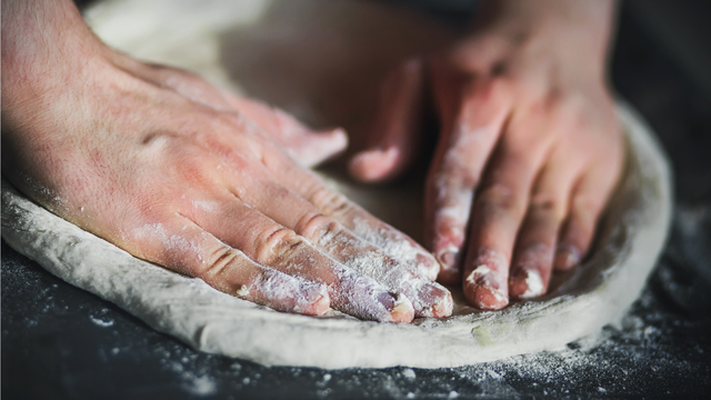 イースト不要。小麦粉とヨーグルトで作るピザ生地レシピ