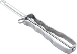 丸っこい野菜や果物の皮がスルスルむけるピーラー。じゃがいもの芽取りもできちゃうよ