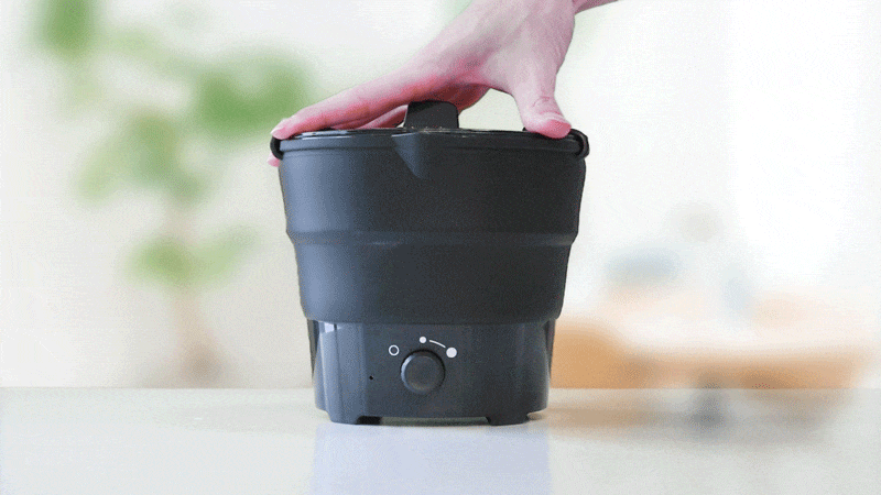 コンパクトに畳める柔らかい電気鍋が卓上で大活躍しそう!