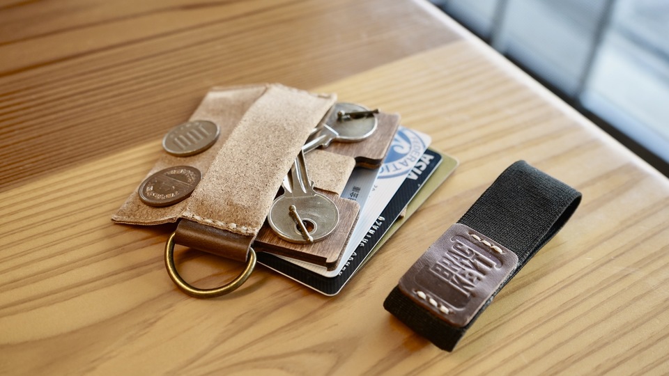 これが世界基準のミニマルウォレット。必需品を余さず収納な「EDC Wallet 2.0」