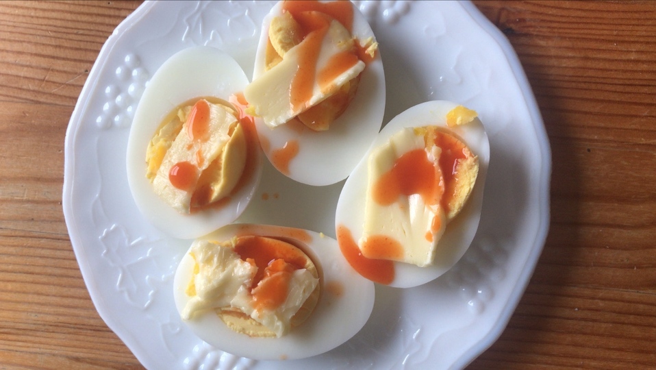 おすすめ! ホットソースをかけて劇的においしくなる食べ物3選