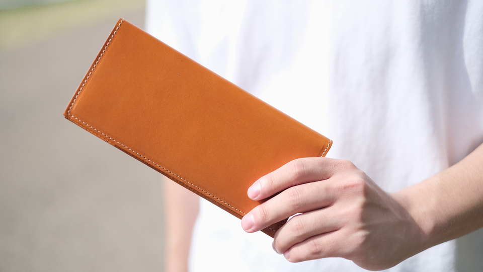 シンプルイズベストかも。栃木レザー採用の薄い長財布「Exchash Wallet」を使ってみた
