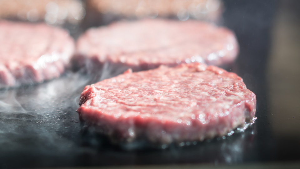 おうちでハンバーガーを作るなら、低脂肪のお肉を使おう。その理由は?