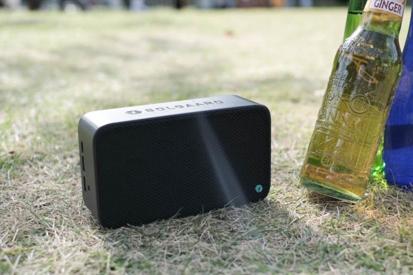 ソーラー充電搭載のスピーカー「Solarbank Boombox」があればアウトドアをさらに楽しめる!