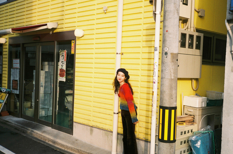 今あえてのフィルムカメラ。往年のブランドYASHICAから復刻した「MF-2 Super」がいい感じ