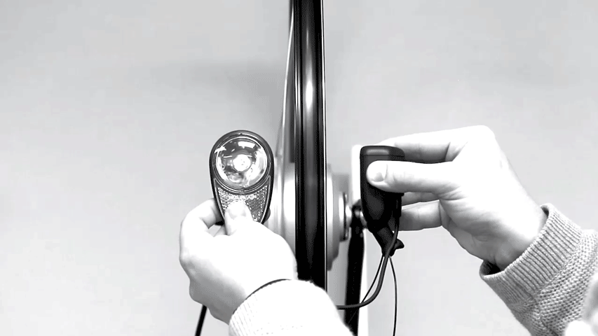 点灯時のペダルの重さがゼロに。電池いらずで発電する自転車用ライト【今日のライフハックツール】
