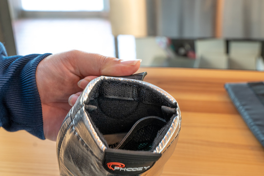 耐熱 耐寒 耐衝撃 水に浮くタフなスマホケースを使ってみた ライフハッカー 日本版