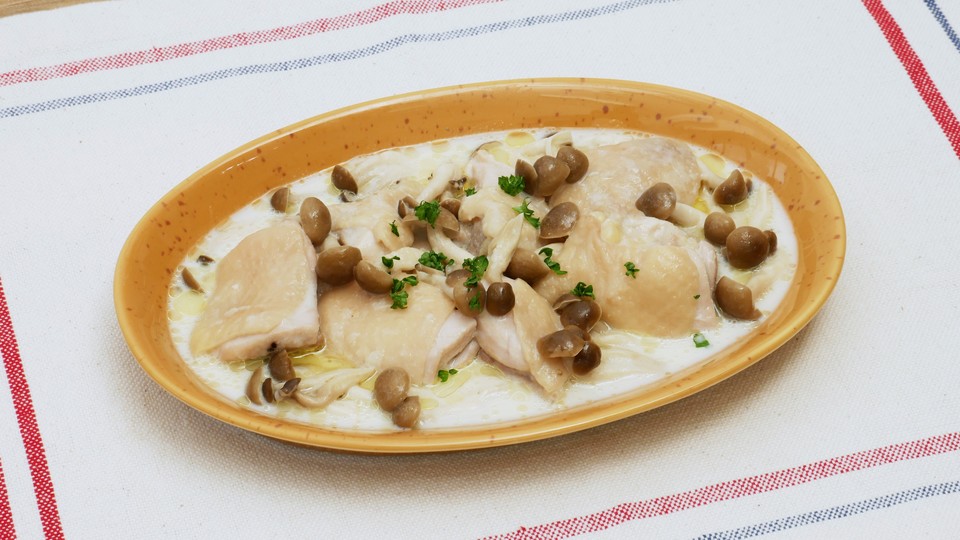 レンチン6分で本格煮込み。切って混ぜるだけ「鶏肉ときのこのクリーム煮」レシピ