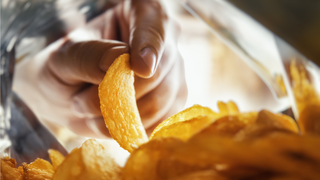 誘惑に負けず、4ステップで暴飲暴食と夜更かしをやめる習慣