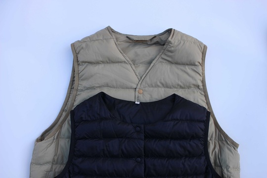 Muji Laboと無印良品のダウンベストを比較 サイズ感とデザインに細かい差が ライフハッカー 日本版