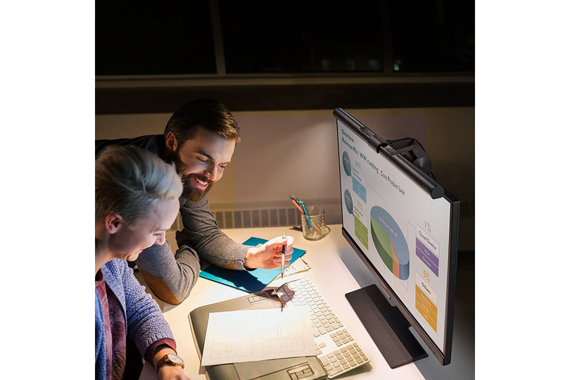 目の負担を考えた モニター設置型のデスクライト ライフハッカー 日本版