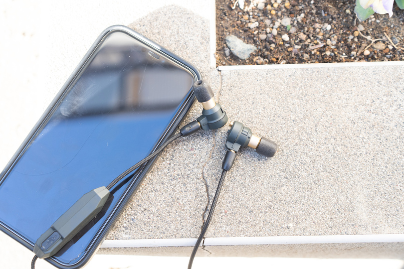 音を遮断・増幅できる!?米国生まれの電子聴覚保護イヤホン「Stealth Elite」