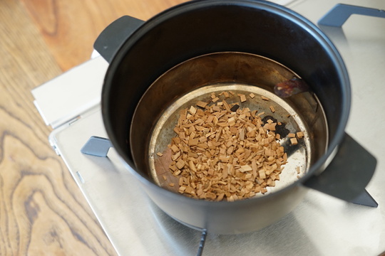 アペルカの燻製機 があれば 手間なく卓上燻製が楽しめる ライフハッカー 日本版