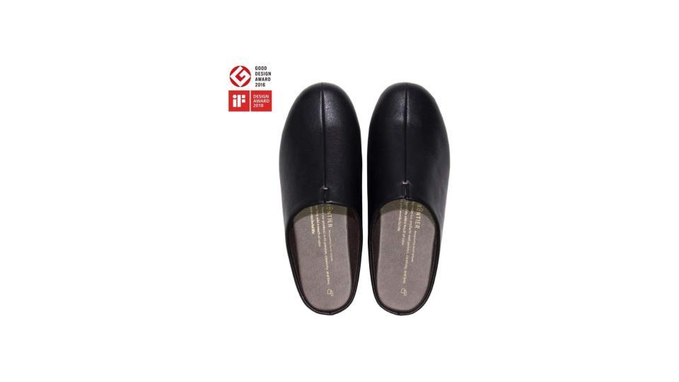 家で働くときこそオシャレに。“歩く”を熟考して作られた室内履きはこれから必需品かも
